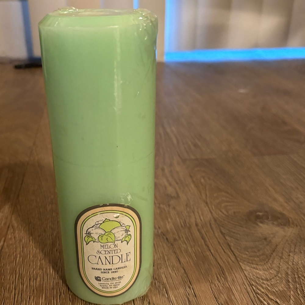 Melon Scented candle-lite candle - Made in USA - NEW